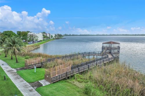 apt-404-110 Lake Emerald Dr, Oakland Park, FL, 33309-6234 | Card Image
