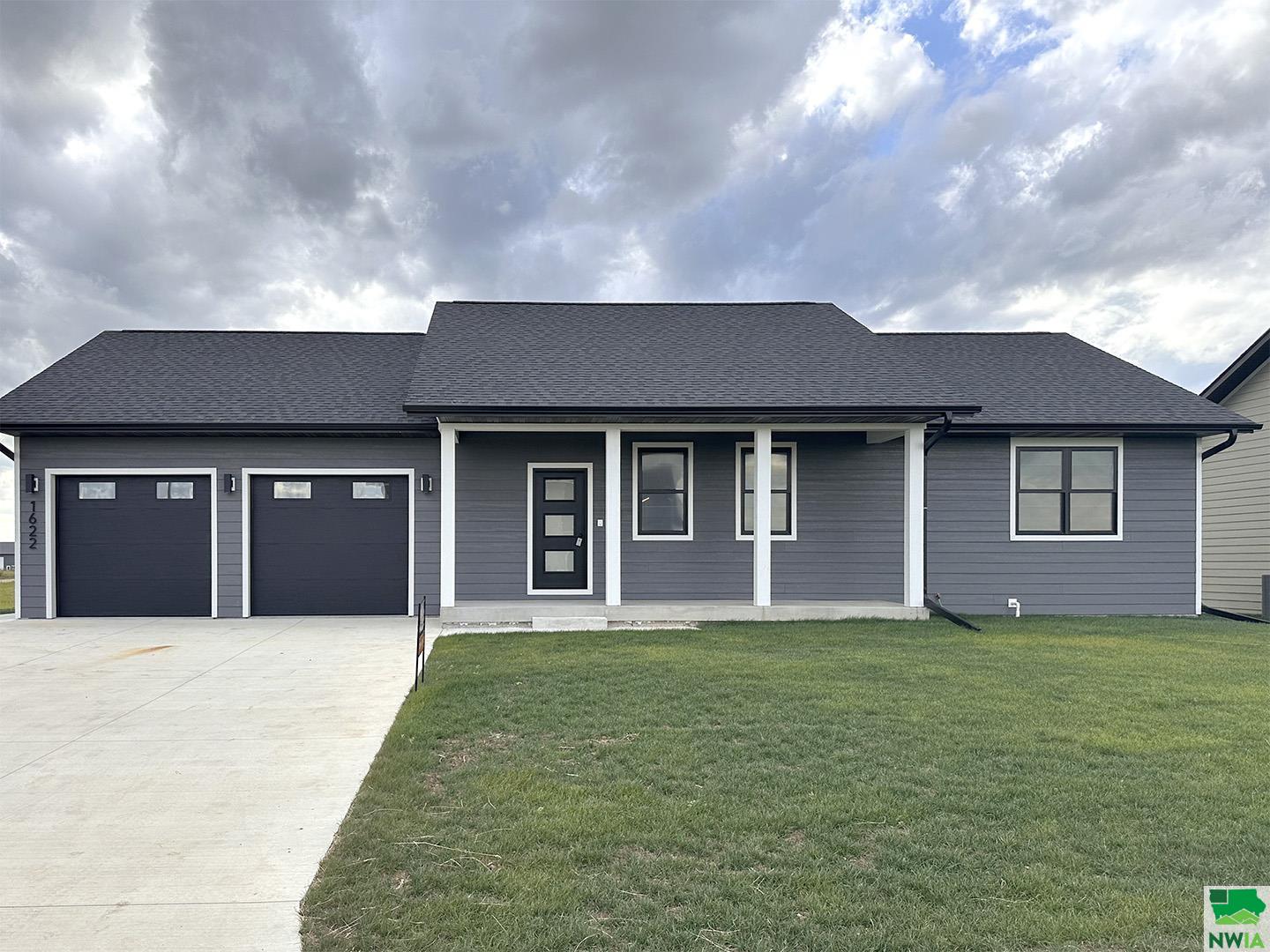 Lincoln Pl, Orange City, IA 51041