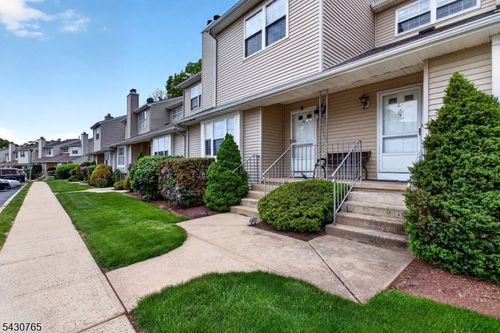 61 Freemont Ct, Somerset, NJ, 08873-4707 | Card Image