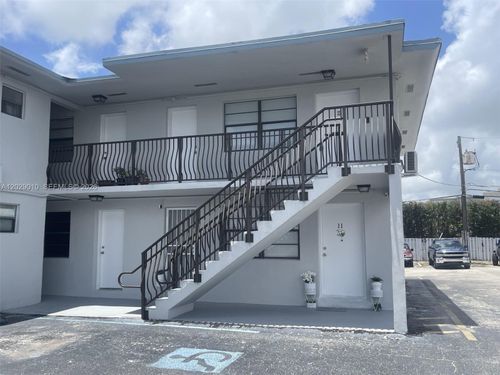 22-4590 Ludlam Rd, Miami, FL, 33155-5803 | Card Image