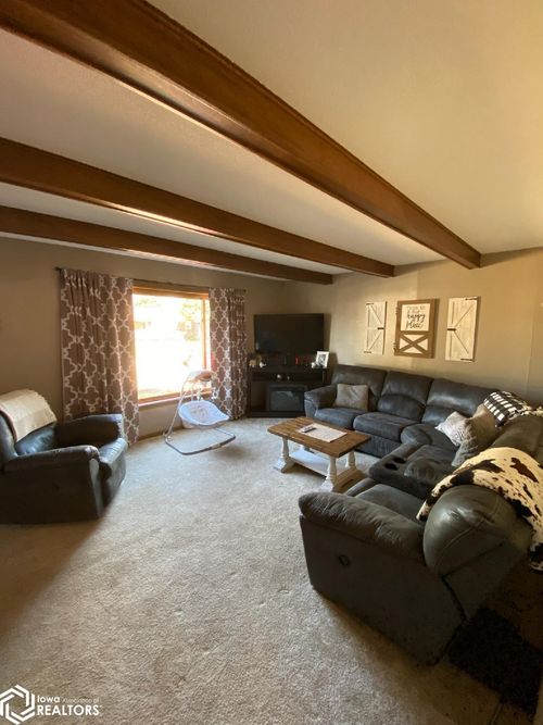 816 9th Ave Ne, Belmond, IA, 50421-1636 | Card Image