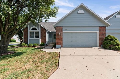 15607 Broadmoor St, Overland Park, KS, 66223-3188 | Card Image