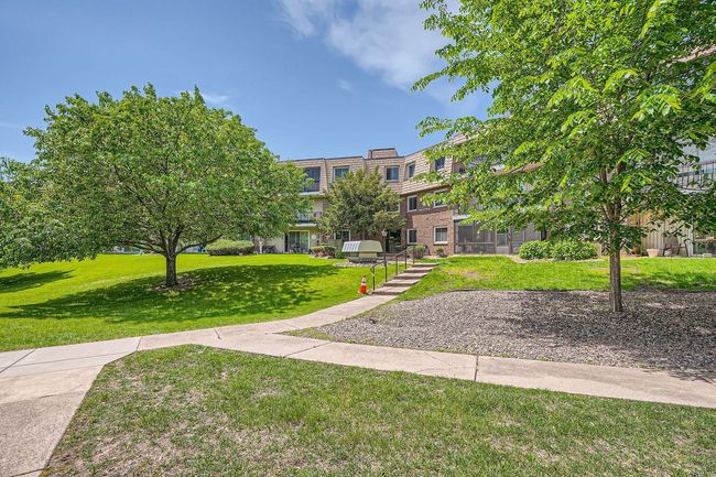 255 Westview Dr 305 - Web Quality - 022 - 22 Courtyard.jpg | Image 20