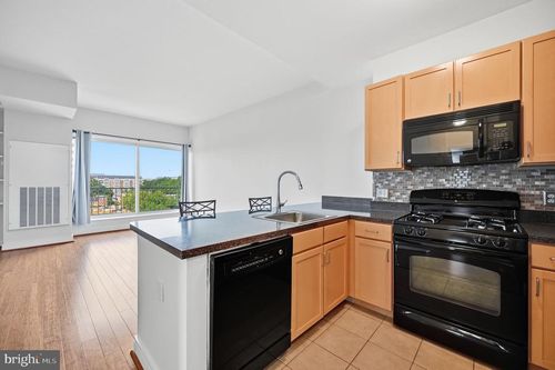 s821-800 4th St Sw, WASHINGTON, DC, 20024-3068 | Card Image