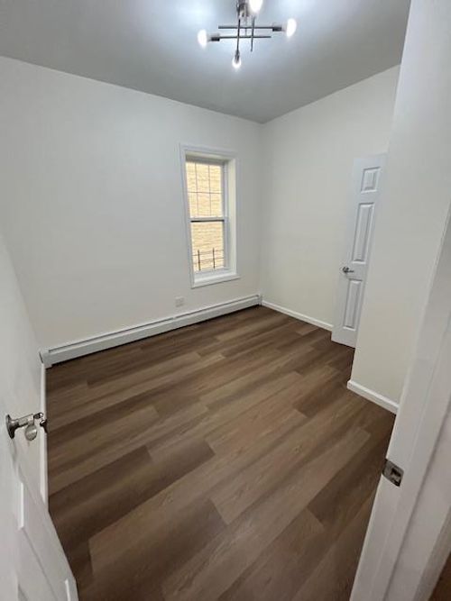 1733 Wallace Ave, Bronx, NY, 10462-3915 | Card Image