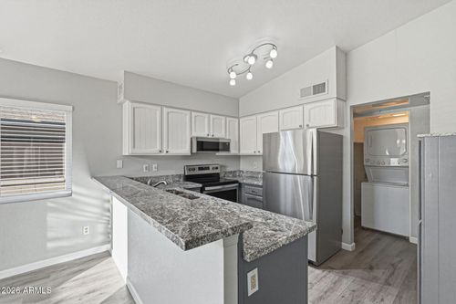 3320 S Parkside Dr, Tempe, AZ, 85282-4673 | Card Image