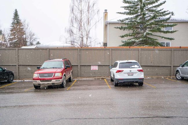 219 Coachway Lane Sw, Townhouse with 3 bedrooms, 3 bathrooms and 2 parking in Calgary AB | Image 32