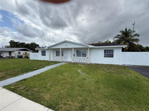 20570 Nw 1st Ct, Miami Gardens, FL, 33169-2628 | Card Image