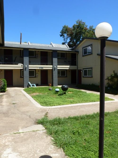 700 Franklin Boulevard, Austin, TX, 78751 | Card Image