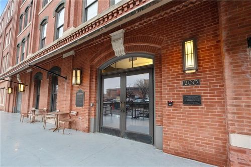 apt-509-200 Main St, Kansas City, MO, 64105-1284 | Card Image