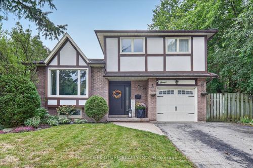 7 Toms Crt, Whitby, ON, L1N6L6 | Card Image