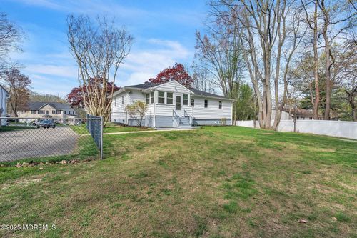 6 Laurel Ln, Englishtown, NJ, 07726-8424 | Card Image