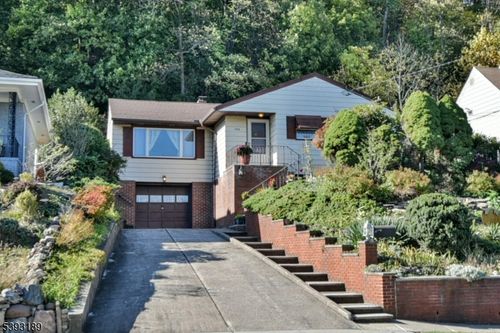 394 Valley Rd, Clifton, NJ, 07013-1445 | Card Image