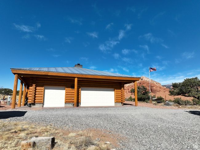 Detached garage featuring a mountain view | Image 8