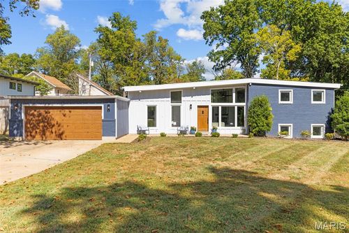 2 Wedgewood Ln, Creve Coeur, MO, 63141-7749 | Card Image