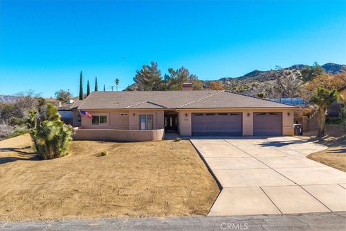 8443 Bannock Trl, Yucca Valley, CA, 92284-3528 | Card Image
