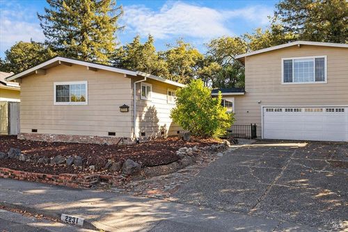 2231 Creekside Rd, Santa Rosa, CA, 95405-8022 | Card Image