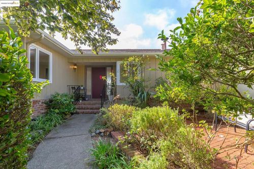 28 Kensington Ct, Kensington, CA, 94707-1010 | Card Image