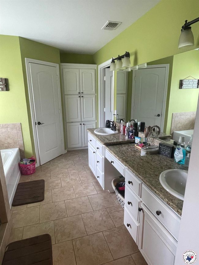 610 Stoneridge, House other with 4 bedrooms, 2 bathrooms and null parking in Queen City TX | Image 4