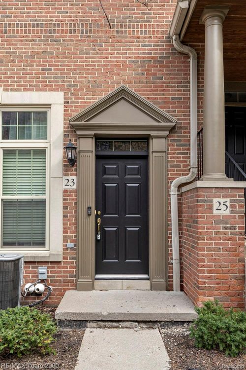 51r-23 W Village Ln, Dearborn, MI, 48124-2233 | Card Image