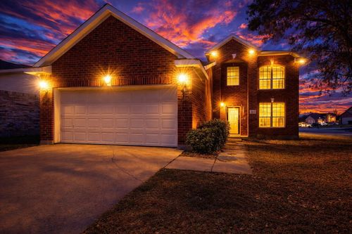 801 Gillon Dr, Arlington, TX, 76001-7354 | Card Image