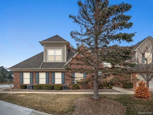 7683 Ambassador Dr, Shelby Twp, MI, 48316-5365 | Card Image