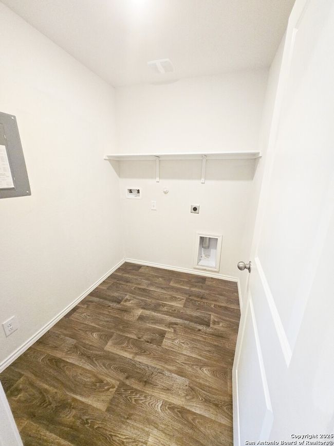 437 Middle Green Loop, House other with 3 bedrooms, 2 bathrooms and null parking in Floresville TX | Image 11