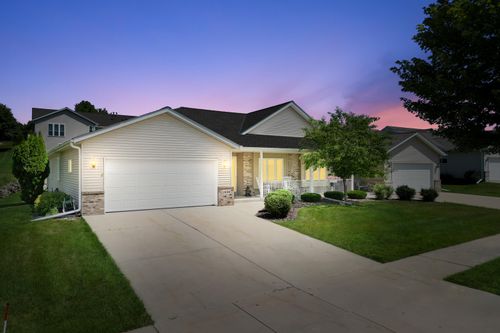 1456 Bluebell Dr, Hartford, WI, 53027-8401 | Card Image