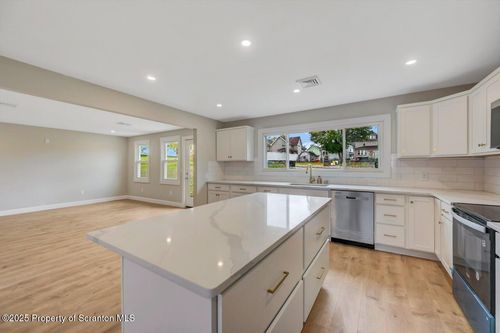 136 E Grove St, Taylor, PA, 18517-1810 | Card Image