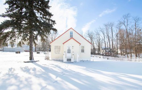 314 E Michigan St, Lagrange, IN, 46761-1915 | Card Image