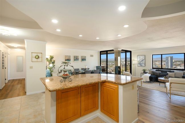 APT-2402 - 1551 Larimer St, Condo with 2 bedrooms, 2 bathrooms and 1 parking in Denver CO | Image 7