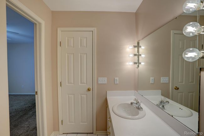 6407 Beecher Rd, Condo with 2 bedrooms, 3 bathrooms and null parking in Flint MI | Image 18