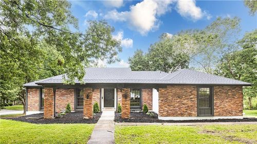 126 E Bridlespur Dr, Kansas City, MO, 64114-4717 | Card Image