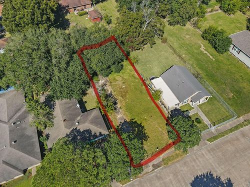 827 W 14th St, Port Arthur, TX, 77640-3018 | Card Image