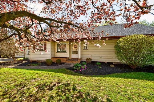 1553 Creek St, Rochester, NY, 14625-1179 | Card Image