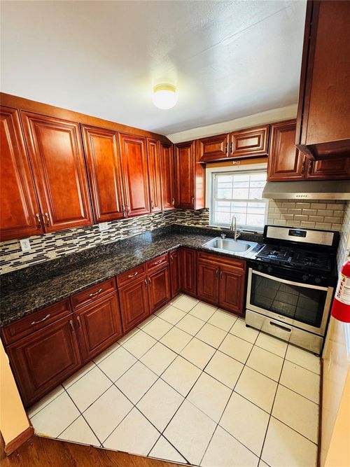 2448 Rockaway Fwy, Far Rockaway, NY, 11691-1937 | Card Image