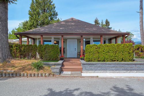 5760 Boulevard Blvd, Sechelt, BC, V0N3A0 | Card Image