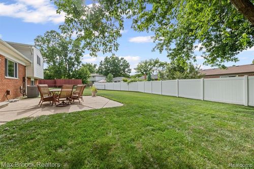 44018 Bannockburn Dr, Canton, MI, 48187-2824 | Card Image