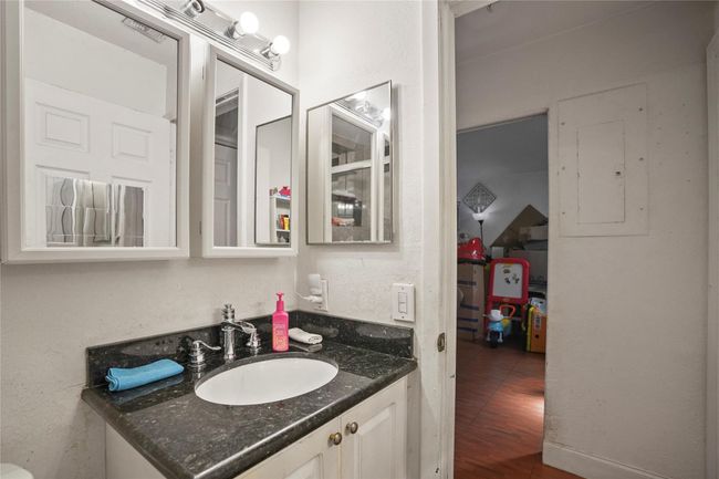2846 W 75 Th Ter, House other with 3 bedrooms, 2 bathrooms and null parking in Hialeah FL | Image 12