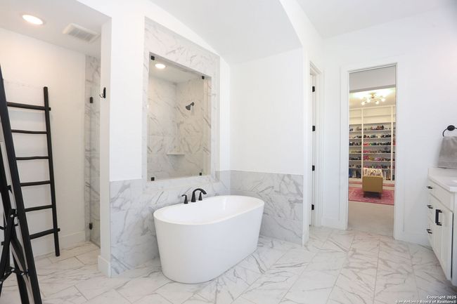 129 Wild Rose Hl, House other with 4 bedrooms, 3 bathrooms and null parking in Boerne TX | Image 15