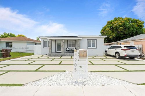 4205 E 10th Ave, Hialeah, FL, 33013-2511 | Card Image