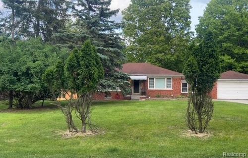 23409 Ranch Hill Dr W, Southfield, MI, 48033-3187 | Card Image