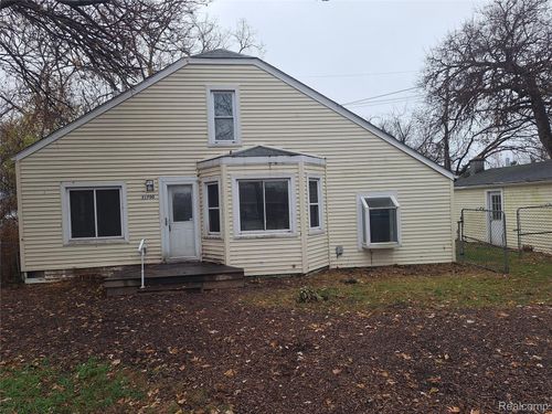 31700 Linden, Fraser, MI, 48026-2566 | Card Image