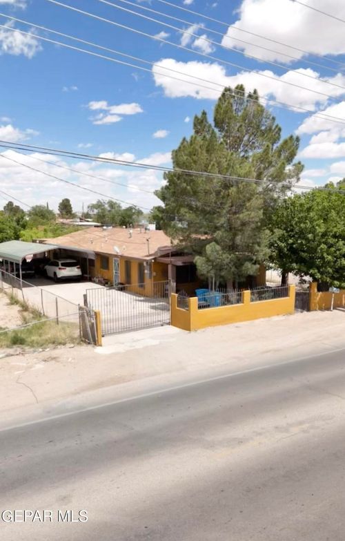 11749 Socorro Rd, Socorro, TX, 79927-3015 | Card Image