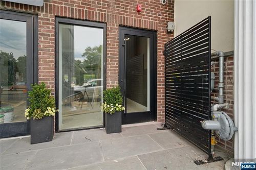 6 Railroad Ave, Hackensack, NJ, 07601-3309 | Card Image