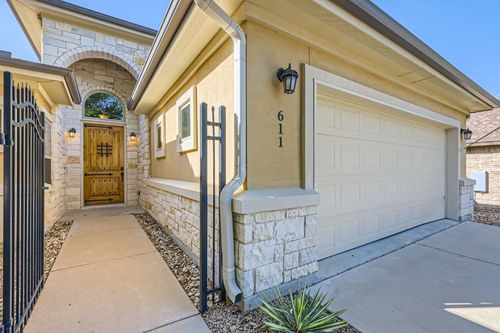 611 Algerita Dr, Georgetown, TX, 78628-2504 | Card Image