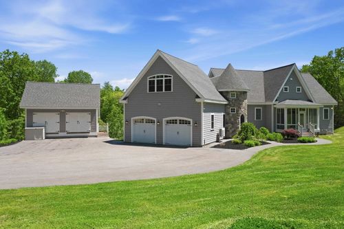 4 South Grater Road, Merrimack, NH, 03054 | Card Image