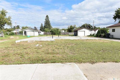 115 3rd St W, Nipawin, SK, S0E1E0 | Card Image