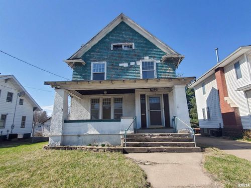 912 Cedar St, Muscatine, IA, 52761-3941 | Card Image