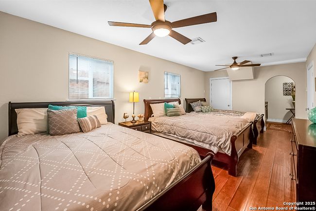 Bedroom/main level sleeps 6 | Image 9